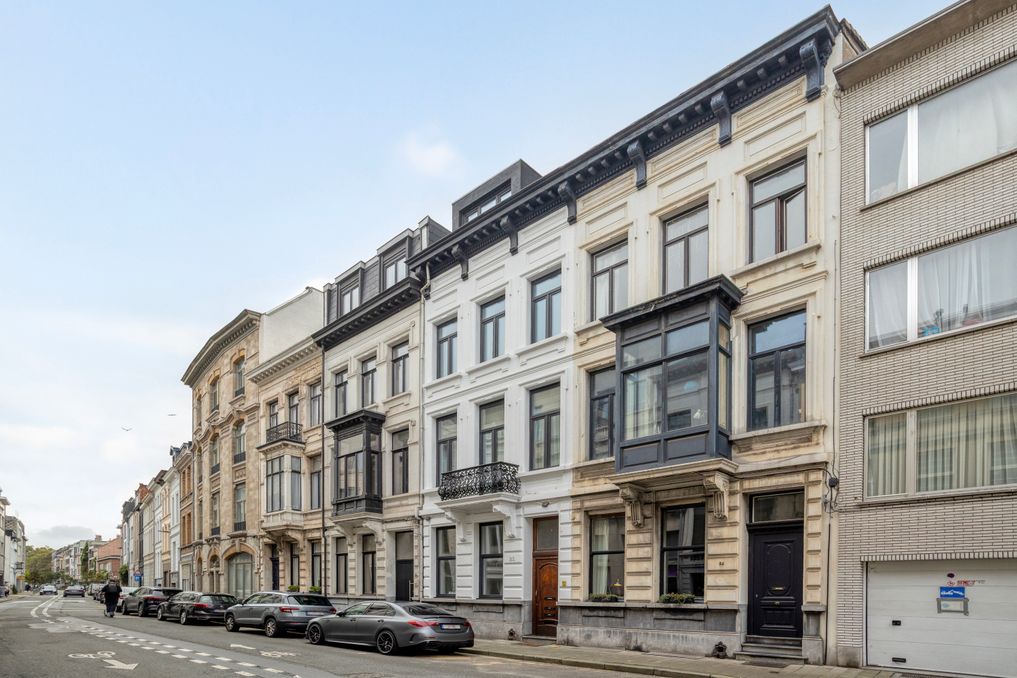 Uniek herenhuis met tuin en garage te koop in Antwerpen