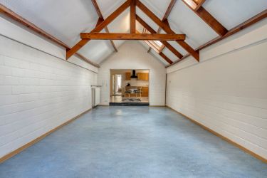 Appartement loué + rez-de-chaussée commercial 