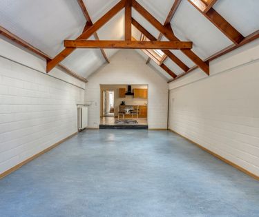 Appartement loué + rez-de-chaussée commercial
