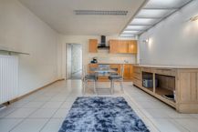 Appartement loué + rez-de-chaussée commercial 