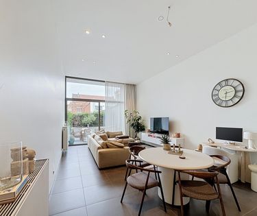 Ruim en lichtrijk gelijkvloers appartement met terras in hartje Ieper