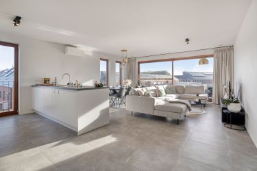 Recent appartement met 3 slaapkamers, terras en staanplaats