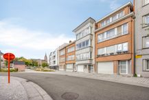Tweekamerappartement met groot privéterras, privé tuin en autostaanplaats in Strombeek