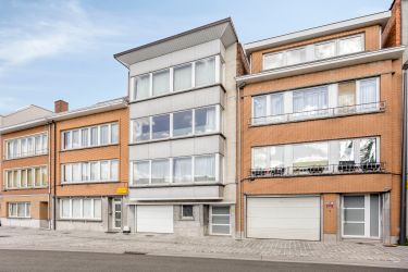 Tweekamerappartement met groot privéterras, privé tuin en autostaanplaats in Strombeek