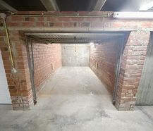 Garage for rent in Strombeek