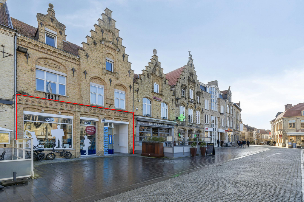 Kantoor te huur op de Grote Markt te Veurne.
