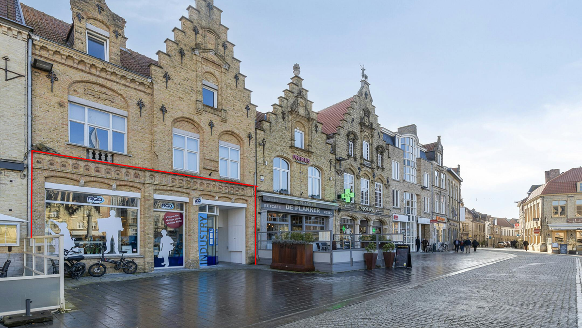 Kantoor te huur op de Grote Markt te Veurne.