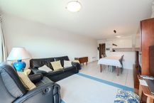 Appartement de 2 chambres prêt à emménager avec vue latérale sur la mer !