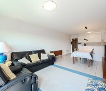 Appartement de 2 chambres prêt à emménager avec vue latérale sur la mer !