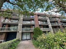 2-slaapkamerappartement met terras en parking in Laken