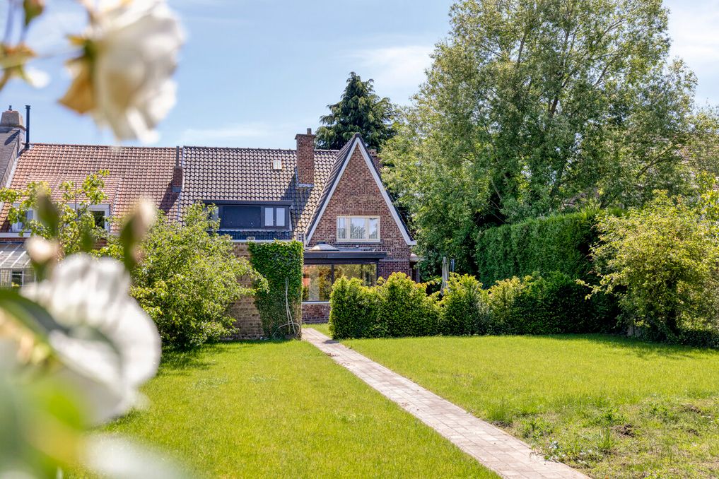 Karaktervolle gezinswoning op 1524m² te koop in Bissegem!
