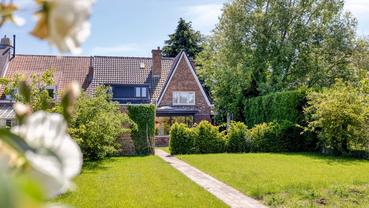Karaktervolle gezinswoning op 1524m² te koop in Bissegem!