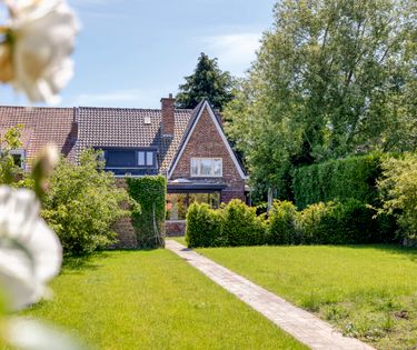 Karaktervolle gezinswoning op 1524m² te koop in Bissegem!