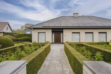 Ruime alleenstaande woning op 1922m² te koop in Gullegem