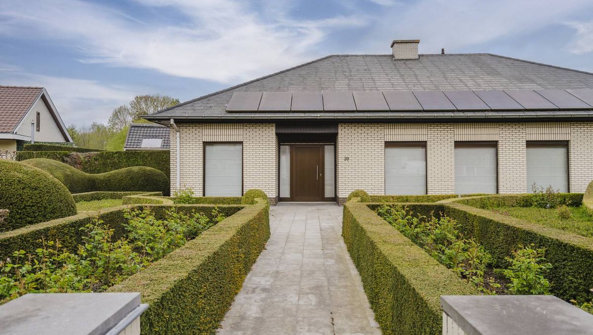 Ruime alleenstaande woning op 1922m² te koop in Gullegem