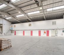 Entrepôt (environ 1 680 m²) à vendre à Ronse
