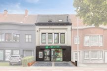 Verhuurde opbrengsteigendom met handelsruimte en duplex 
