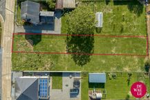 Bouwgrond halfopen bebouwing te koop in Elen 696 m²