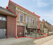 Herenhuis met handelszaak te koop in Kaprijke