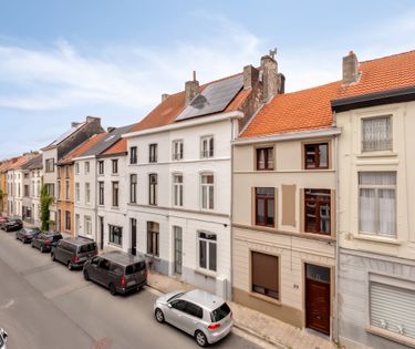 Knappe burgerwoning met 4 slaapkamers te Gent
