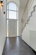 Bâtiment ouvert prêt à emménager avec jardin ensoleillé et emplacement idéal