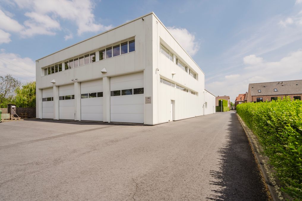 Bedrijfsgebouw met woning te Lendelede