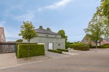 Ruime dokterswoning met praktijk te koop in Hoogstraten