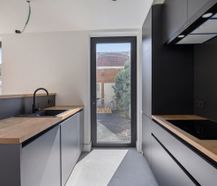 Volledig gerenoveerde halfopen woning in hartje Ertvelde