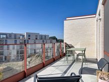 Dakappartement met 2 slaapkamers, garage en dubbel terras te Roeselare.