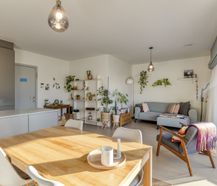 Lichtrijk appartement met één slaapkamer en zonnige stadstuin