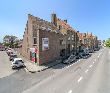Woning met 5 slaapkamers, 2 badkamers en tuin te huur in Veurne.