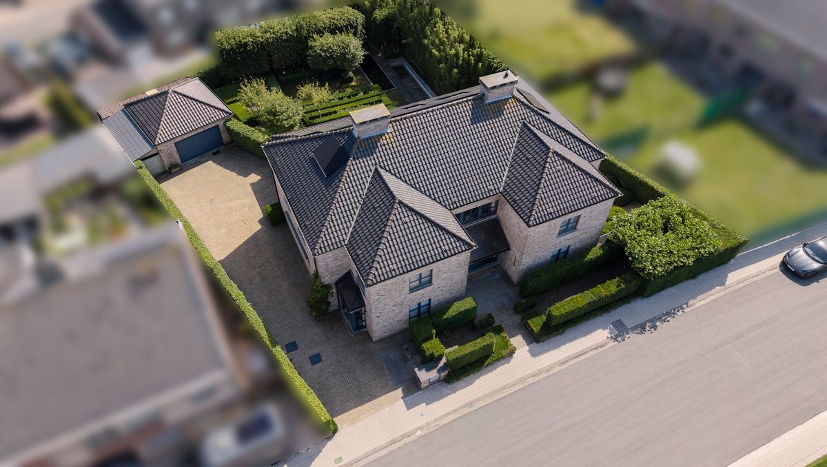 Uitzonderlijke villa met praktijk of kantoor in Ardooie