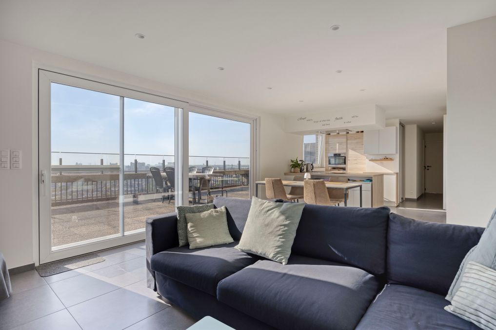 Luxueus dakappartement met ruim terras in Merksem.