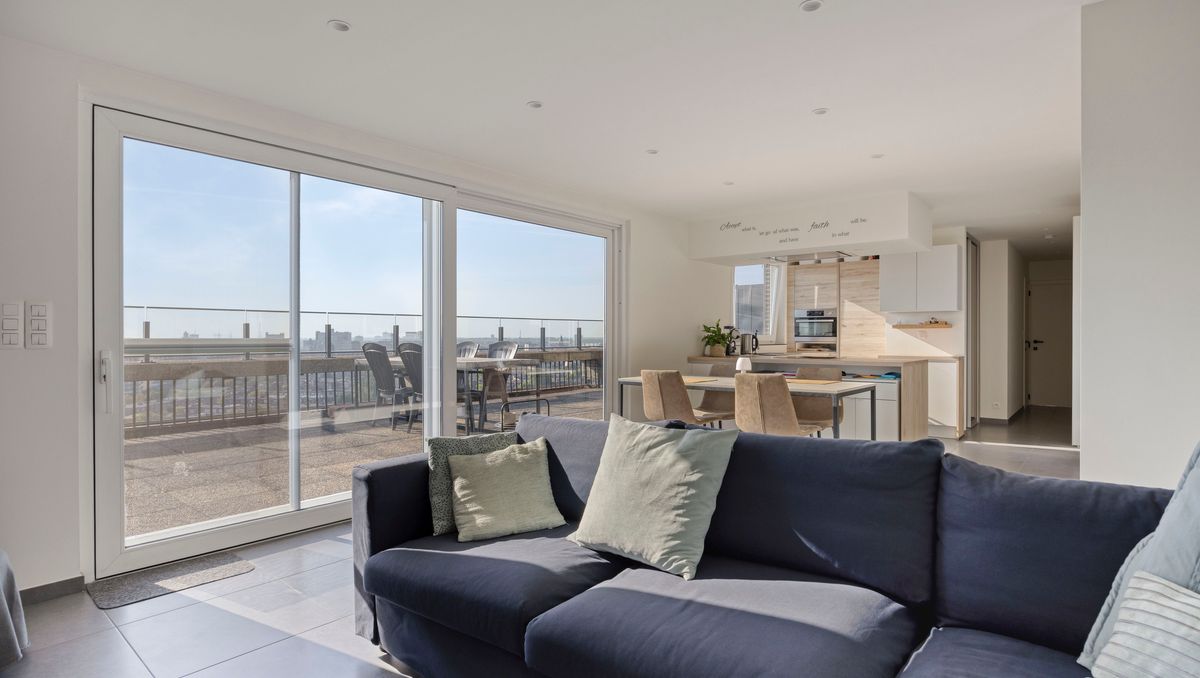 Luxueus dakappartement met ruim terras in Merksem.