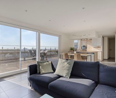 Luxueus dakappartement met ruim terras in Merksem.
