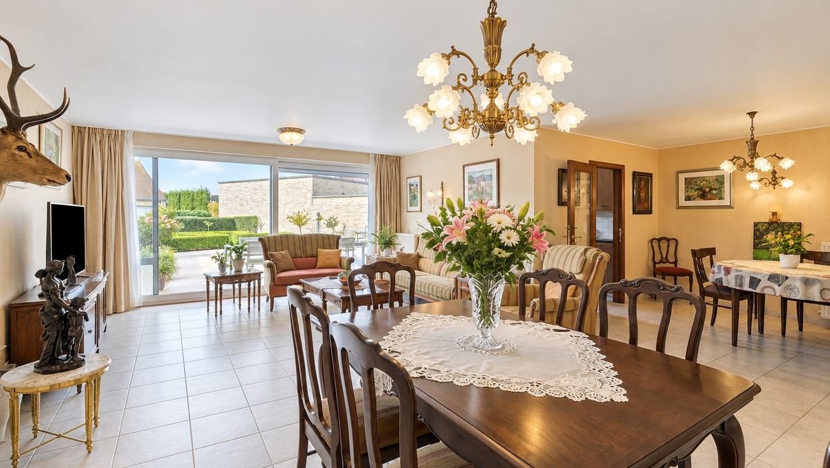 Appartement met drie slaapkamers en ruim terras.