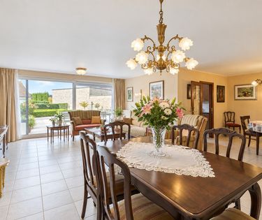 Appartement met drie slaapkamers en ruim terras.
