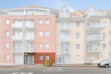 Appartement met drie slaapkamers en ruim terras.