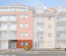 Appartement met drie slaapkamers en ruim terras.
