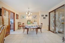 Appartement met drie slaapkamers en ruim terras.