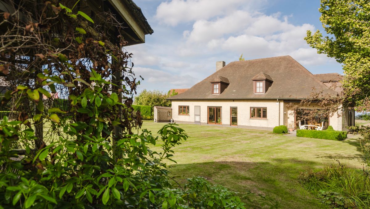 Riante villa op een perceel van 2641m² in Otegem