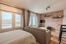 Instapklare studio met zongericht terras te Nieuwpoort.