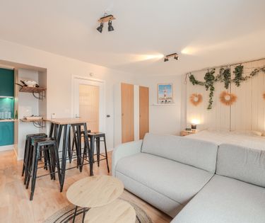 Instapklare studio met zongericht terras te Nieuwpoort.
