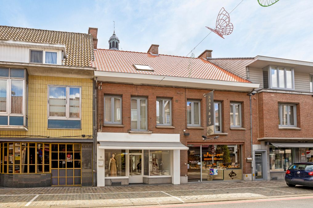 Handelspand met mogelijkheid tot woonst van ca. 163m² nabij de Grote Markt van Roeselare.