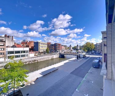 Ruim gerenoveerd appartement te huur aan de Leie te Kortrijk