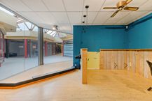 Sfeervol, veelzijdig handelspand (67 m²) in galerij te Heist