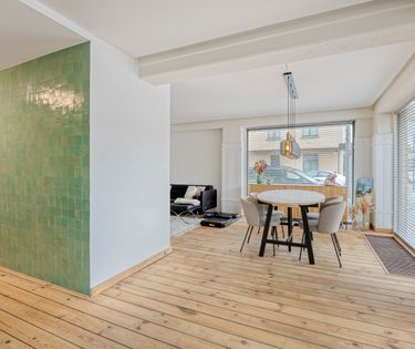 Handelszaak momenteel ingericht als appartement te koop!