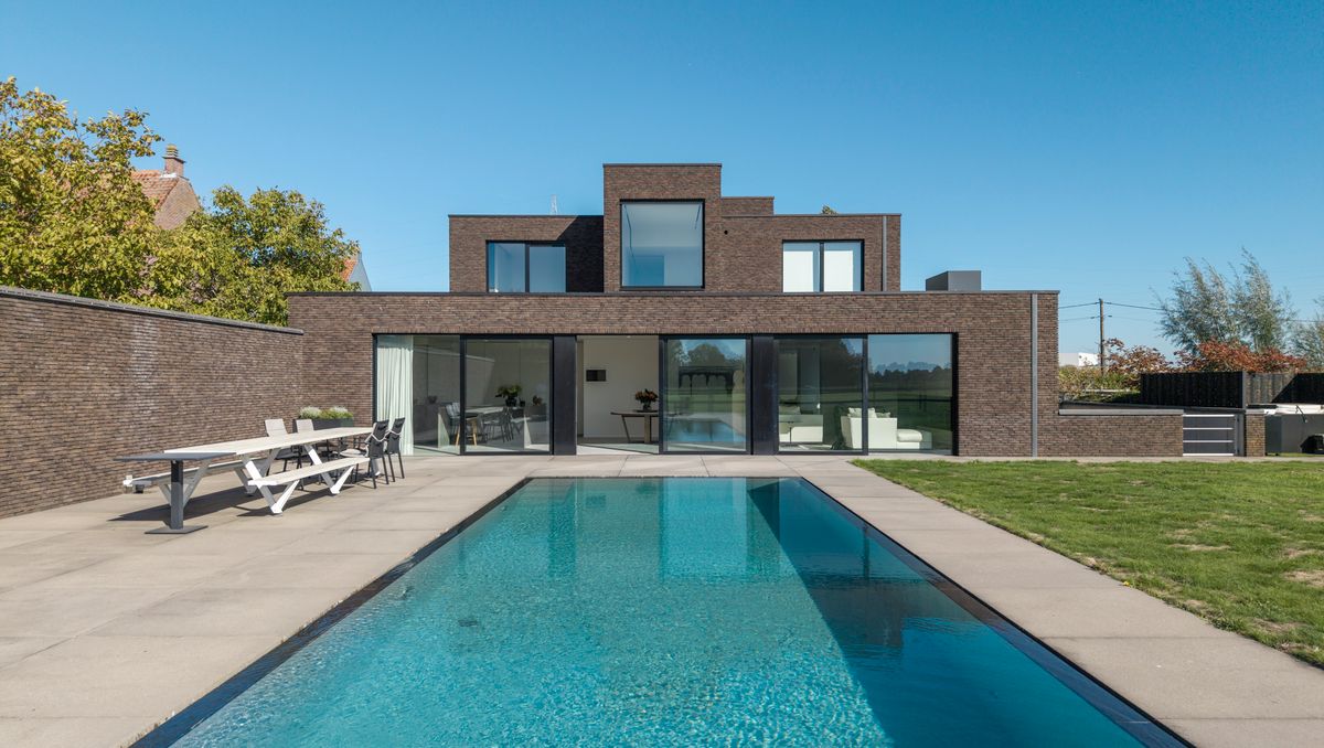 Exclusieve villa met zwembad en paardenstallen in Heule!