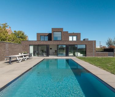 Exclusieve villa met zwembad en paardenstallen in Heule!