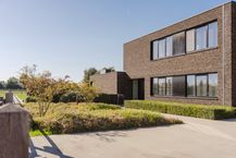 Exclusieve villa met zwembad en paardenstallen in Heule!